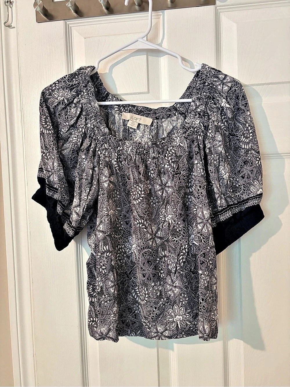 LOFT Floral Blouse in Black & White Size Medium
